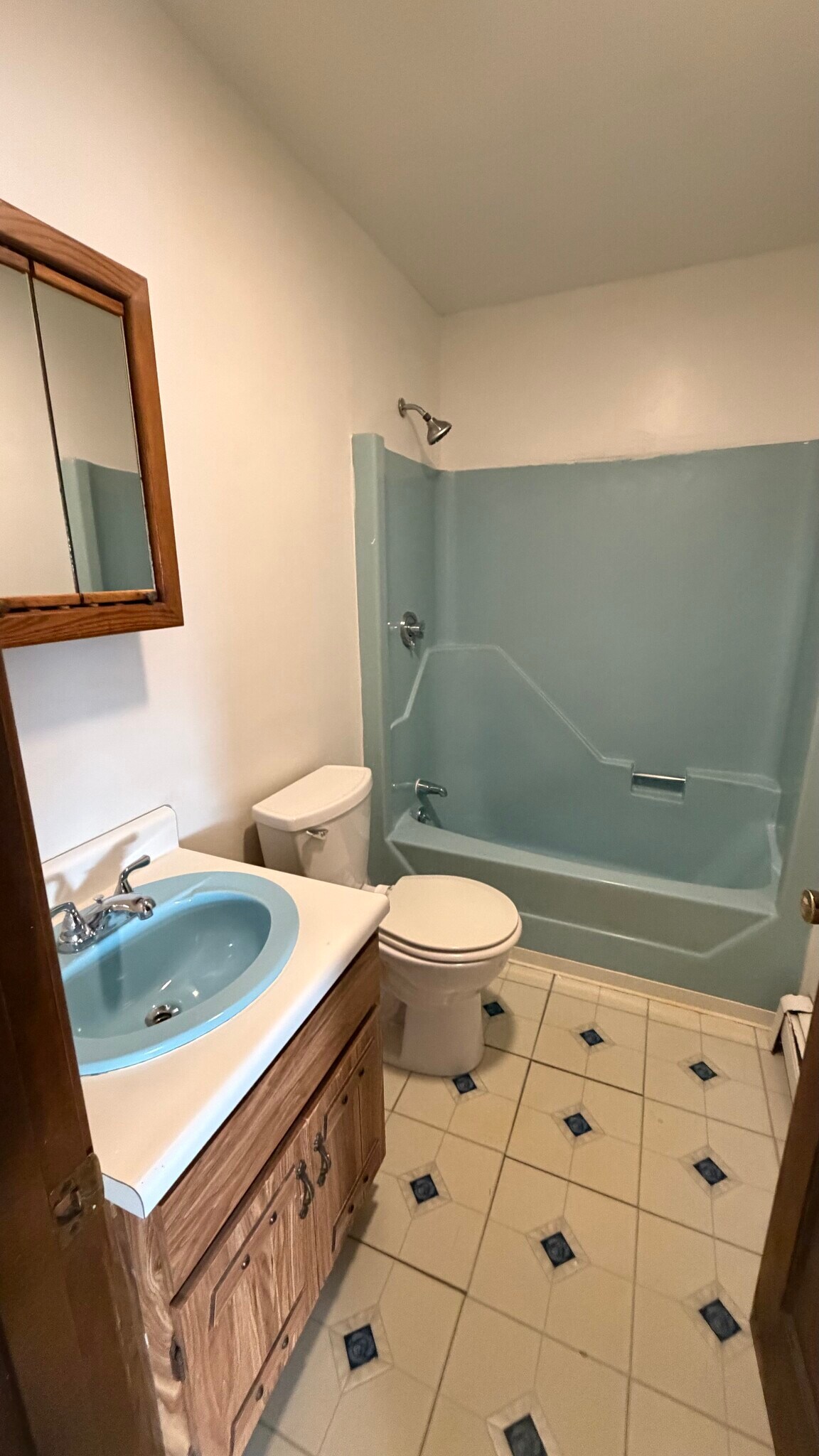 Building Photo - 541 Revere St