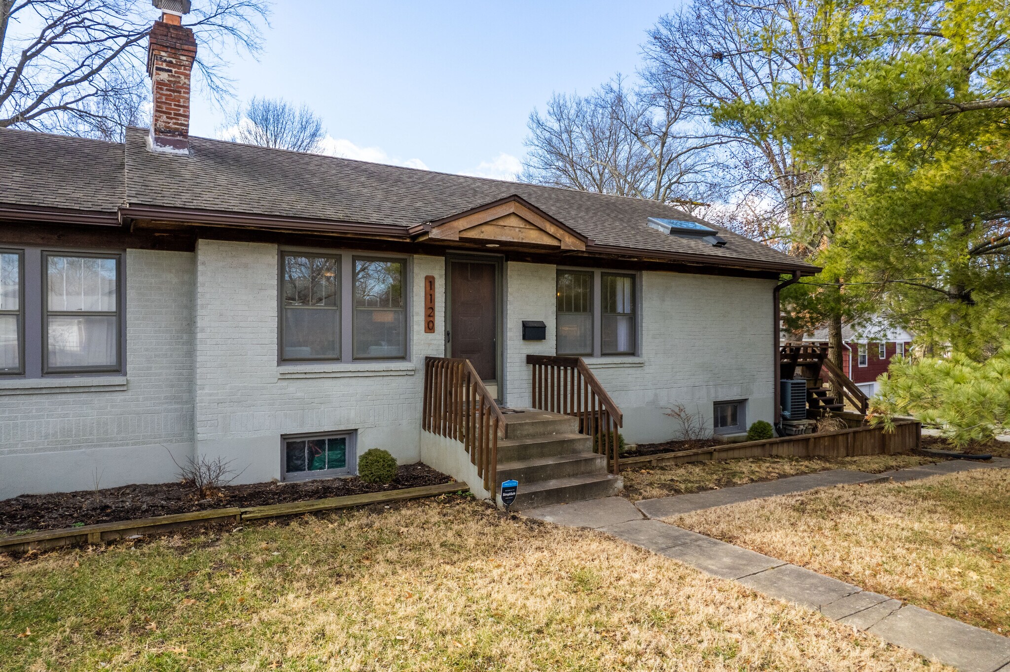 Building Photo - 1120 W Broadway