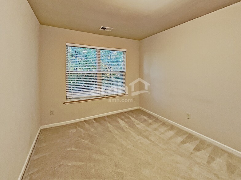 Building Photo - 3840 Aspen Springs