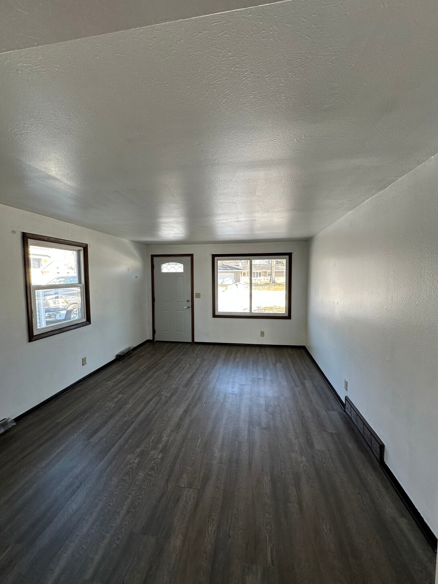 Building Photo - 1343 Sunray Ln