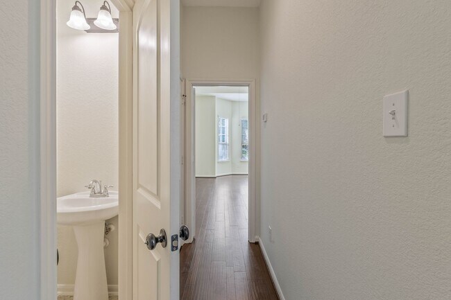 Building Photo - 174 Cheswood Forest Dr