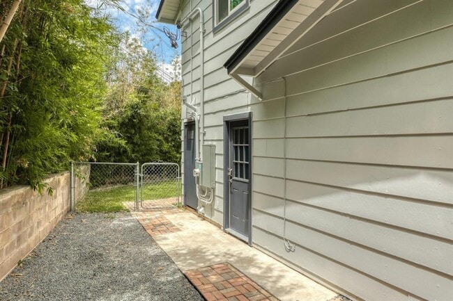 Building Photo - 3006 Burning Oak Dr