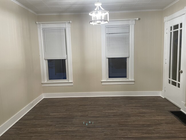 Building Photo - 242 N Hamilton St