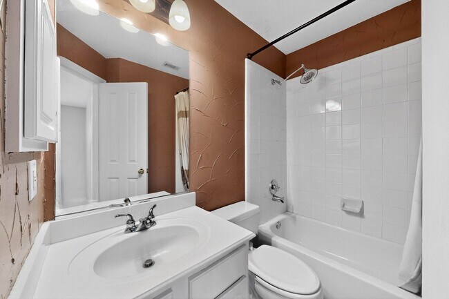 Building Photo - Chandlers Landing 4-Bedroom Home with Office