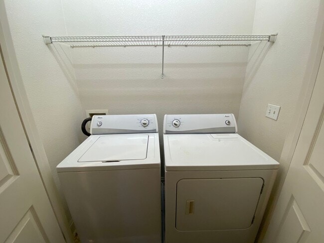 Building Photo - Luxury Townhouse 2 Master Suites - North M...