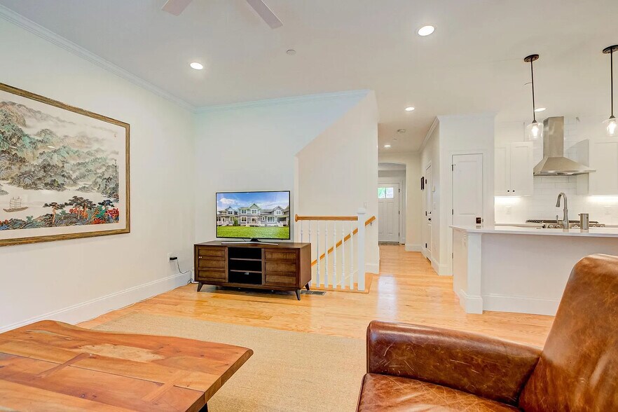 Building Photo - 23 Lily Pond Ln