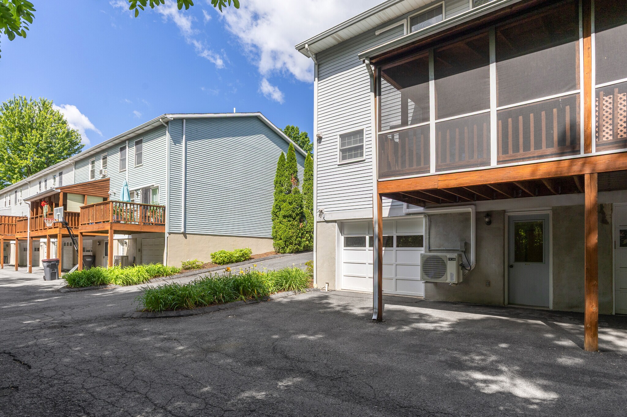Building Photo - 630 Galen Dr