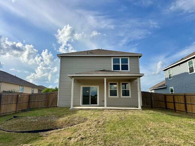 Building Photo - Spacious 4 Bed/2.5 Bath in Seguin with Easy I-10 Access