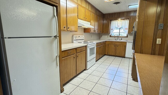 Building Photo - 500 Chickasaw Dr