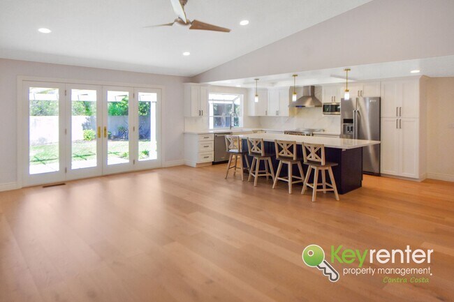 Building Photo - Beautiful 4 Bed / 3 Bath Bollinger Hills Home with Gorgeous Remodeled Kitchen!