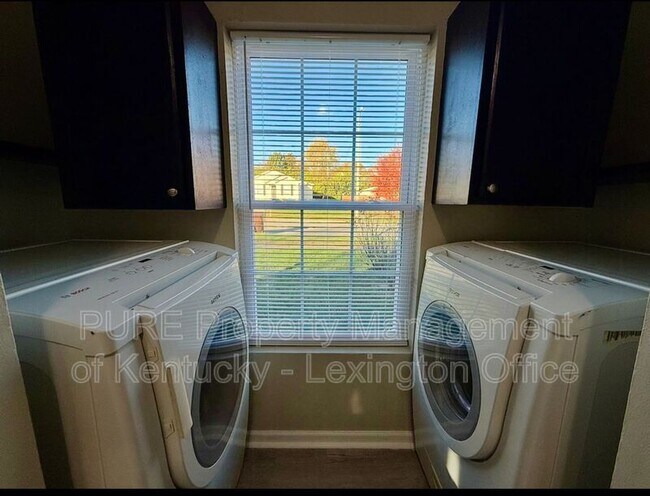 Building Photo - 222 Buffalo Trce