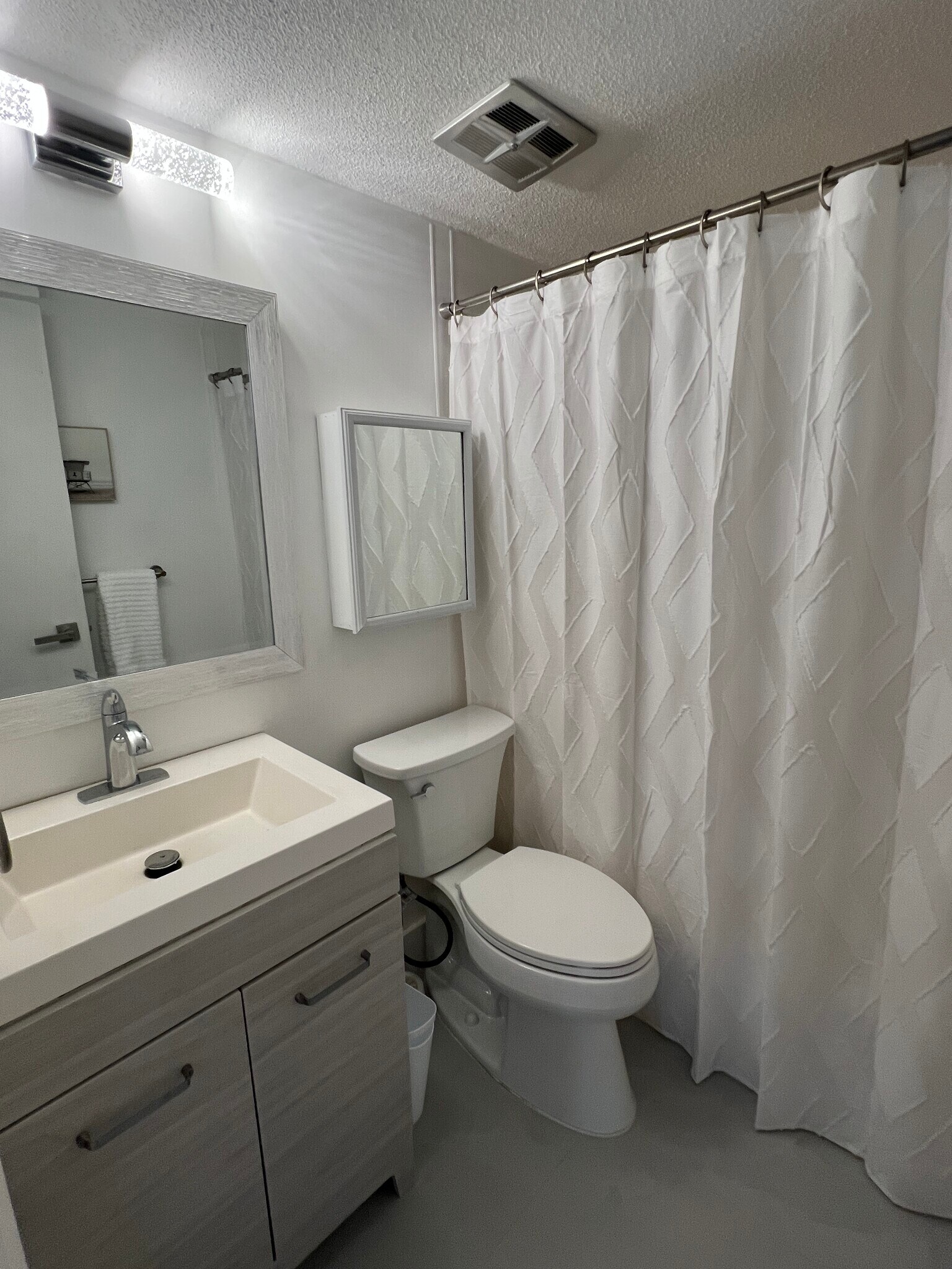 Bathroom - 4158 Tamiami Trl