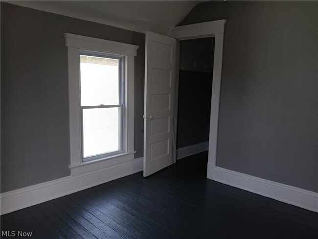 Building Photo - 1124 E 114th St