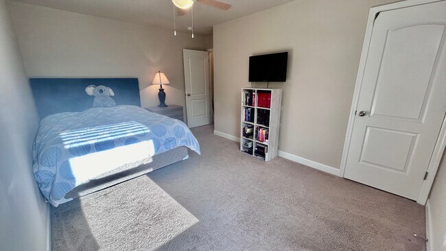 Building Photo - 4209 Longfellow Dr