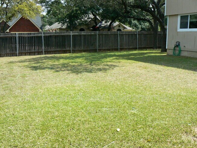 Building Photo - 1701 Yucca Ln