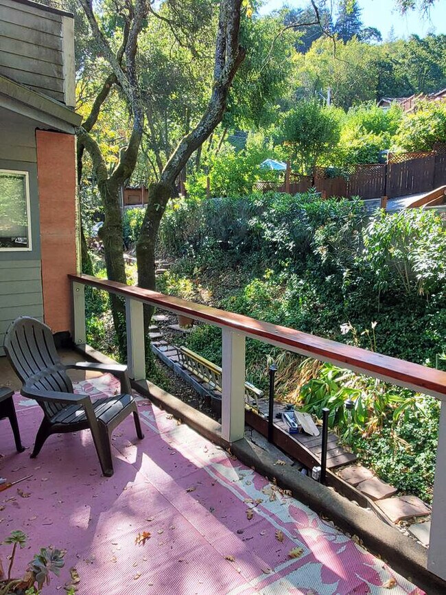 Building Photo - 206 Ross Valley Dr