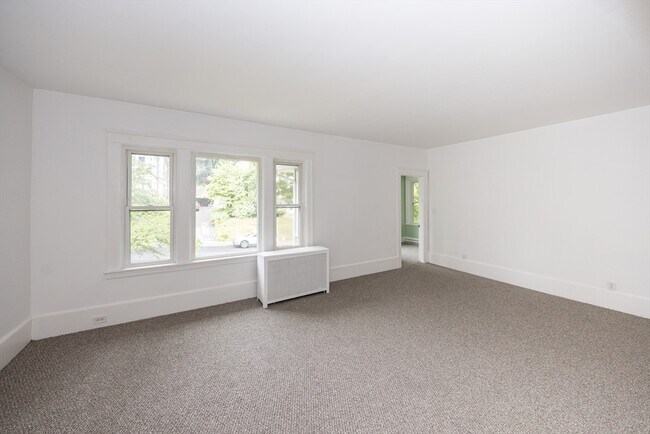 Building Photo - 51 S Lenox St
