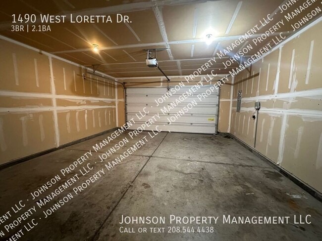 Building Photo - 1490 W Loretta St