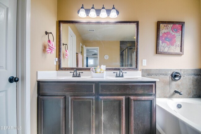 Building Photo - 14600 Christian Castle