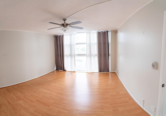 Building Photo - 2701 N Ocean Blvd