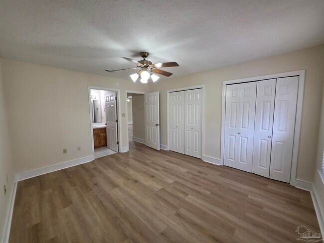 Building Photo - 916 Rentz Ave