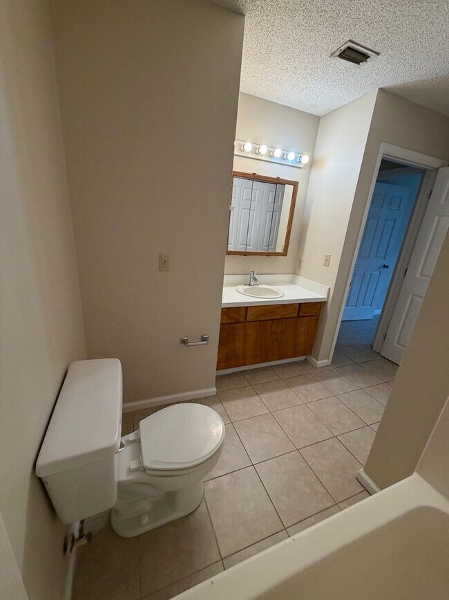 Building Photo - 412/414 Admirals Walk Dr
