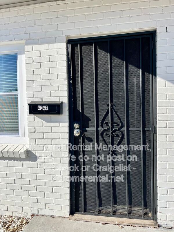 Building Photo - 4042 The Paseo