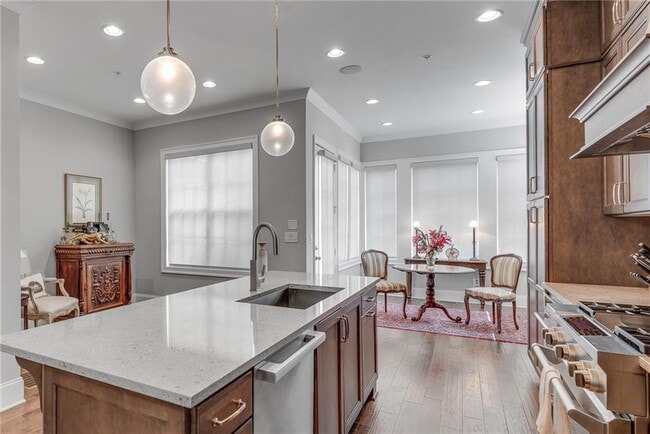 Building Photo - 345 Glen Iris Dr NE