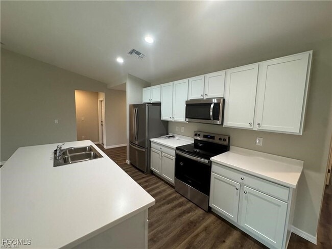 Building Photo - 232 NW 15th Ave