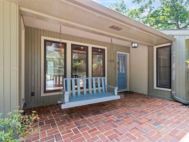 Building Photo - 1113 E Walnut St