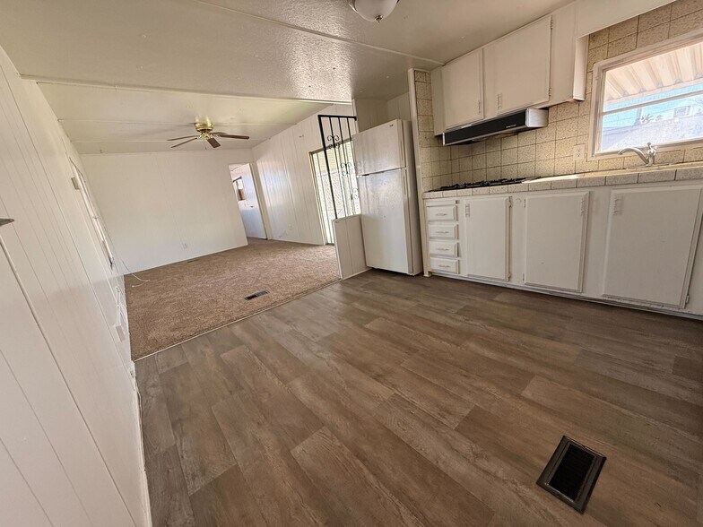 Building Photo - 3601 E Wyoming Ave