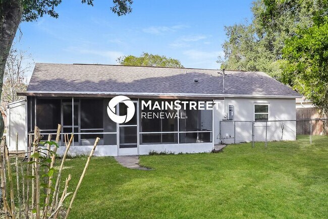 Building Photo - 3 Bedroom Pet-Friendly Home in Deltona, FL with Main Street Renewal
