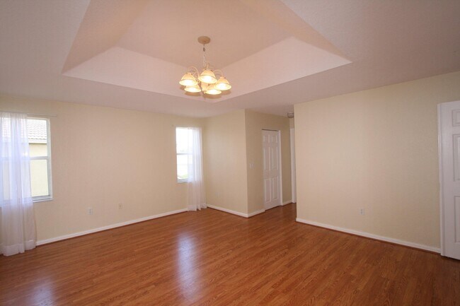 Building Photo - 255 Saratoga Blvd E