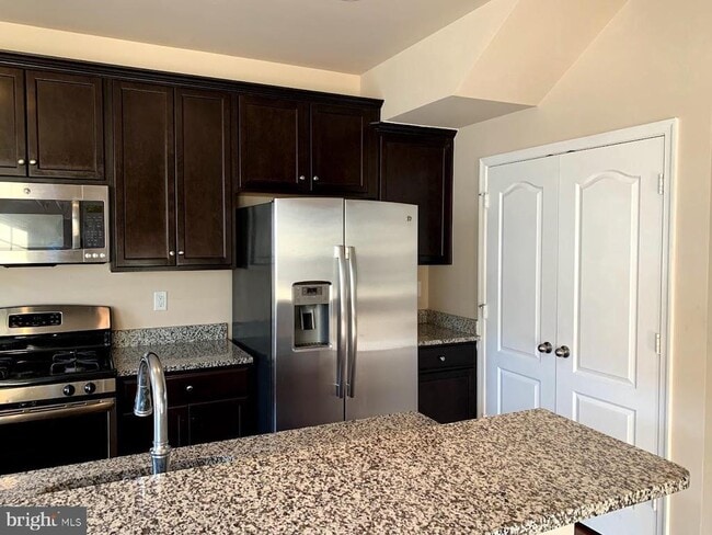 Building Photo - 11876 Country Squire Way
