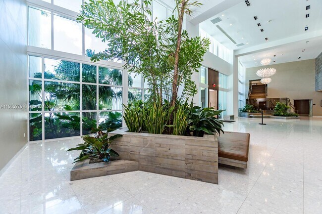 Building Photo - 2020 N Bayshore Dr