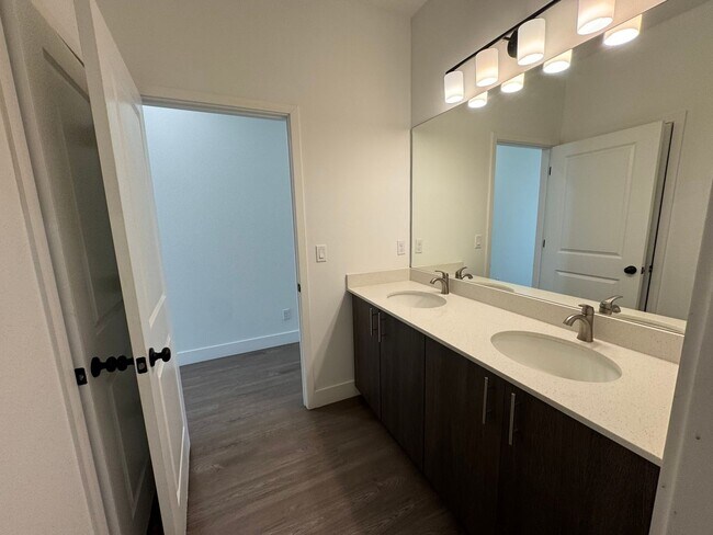 Building Photo - BEAUTIFUL 4 BD/2 BA Home in Palm Bay! Great Location!