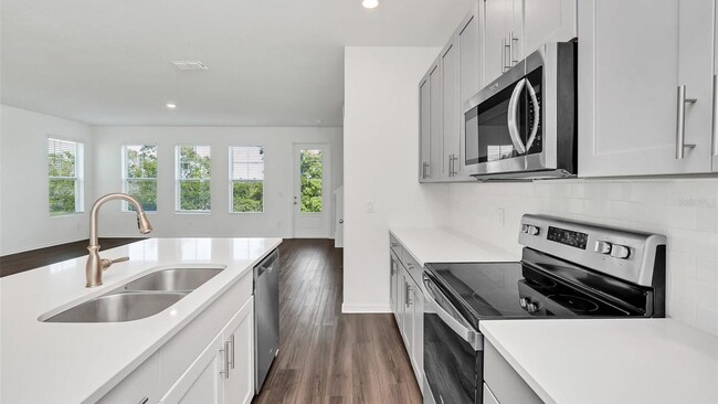 Building Photo - 1640 Sanibel Dr
