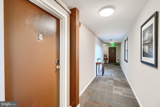 Building Photo - 123 W Barre St