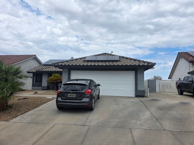 Building Photo - This Home Is Loaded!