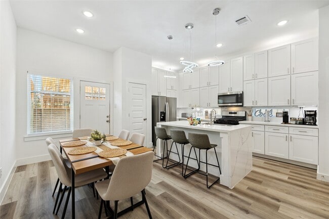 Building Photo - 3828 Noah St