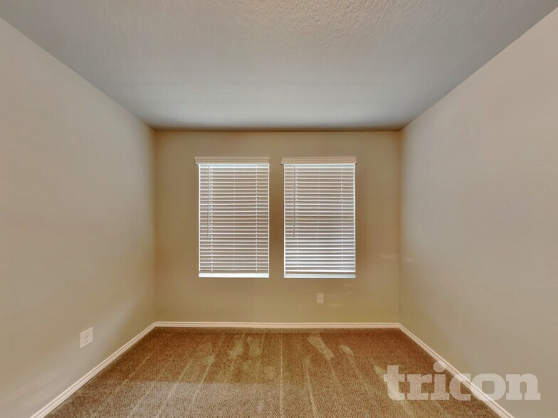 Building Photo - 2423 Pechora Pipit