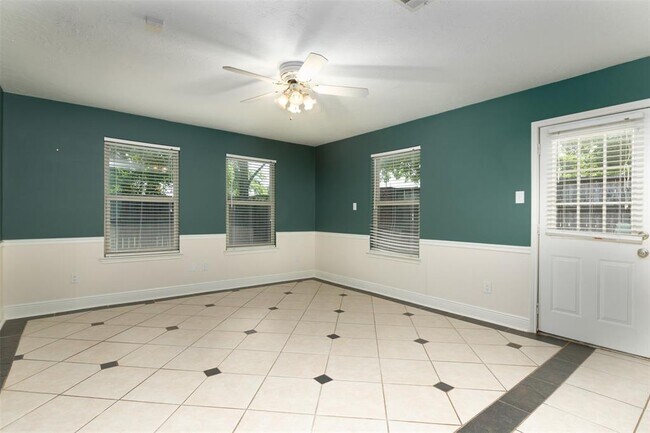 Building Photo - 2935 Auburn Dr
