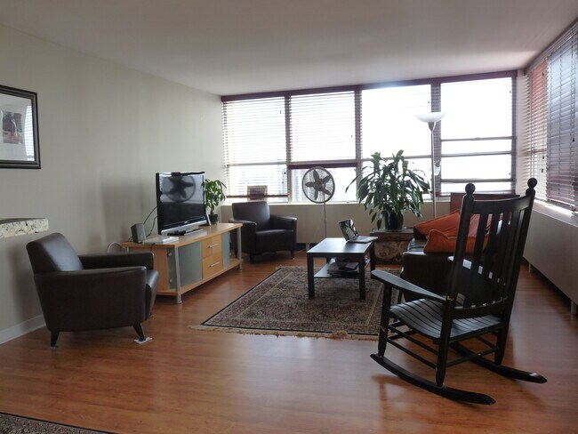 Building Photo - 655 W Irving Park Rd