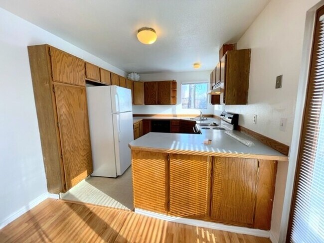 Building Photo - RARE FIND! Spacious and bright three bedro...