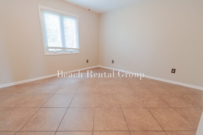 Building Photo - End Unit Townhouse in Myrtle Beach