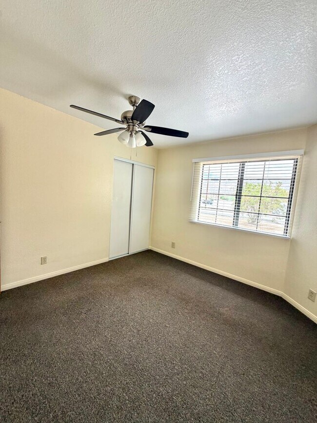 Building Photo - Inviting 3 Bedroom 2 Bathroom Home