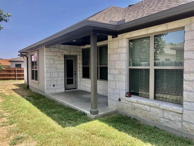 Building Photo - 120 Dove Ln