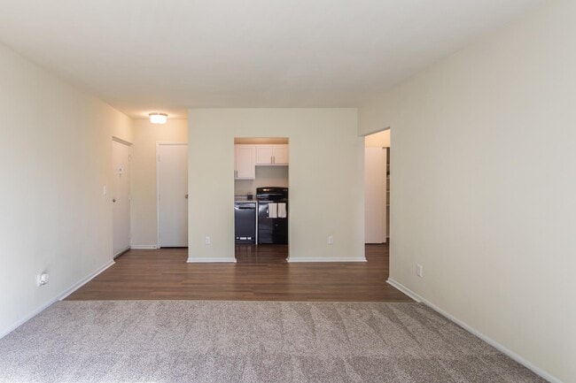 Building Photo - Romaine Court