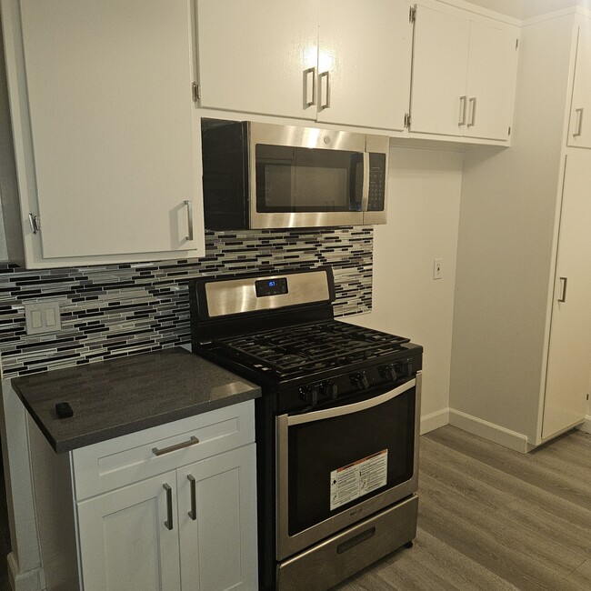 Primary Photo - Hawthorne Chateau Apartments