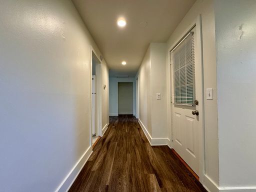 Building Photo - LARGE 2 Bed, 1 Bath Apartment Available NOW!!